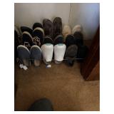 Shoe rack with shoes