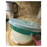 Lazy Susanï¿½ and containers with compartment