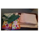 Mixed Lot of Towels/Linens