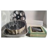 Mixed Lot of Vtg Kitchen Items - Bundt Pan,...
