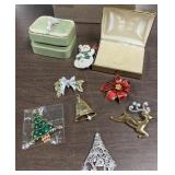 Vtg. Christmas pins lots