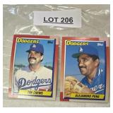 TWO VINTAGE BASEBALL TRADING CARDS / SHIPS