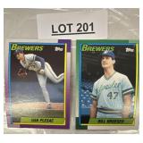 TWO VINTAGE BASEBALL TRADING CARDS / SHIPS