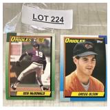 TWO VINTAGE BASEBALL TRADING CARDS / SHIPS