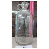 8.25" WHITE HOUSE VINEGAR JUG / VINTAGE /SHIP