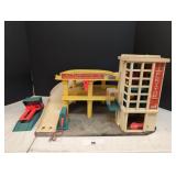 VINTAGE FISHER PRICE SERVICE CENTER / ships