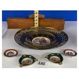 European-style decorative porcelain pieces / SHIPS