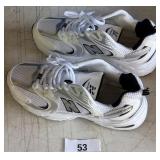 9.5 LIKE NEW / new balance shoes great shape