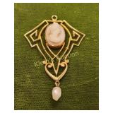 antique 14K yellow gold cameo pendant w/pearl