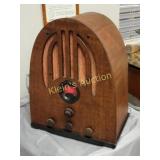 gorgeous philco 37-60 cathedral tube radio powersp