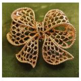 Napier gorgeous gold tone bow brooch