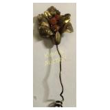 gold filled vtg floral lapel pin w/ coral