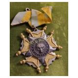 WWII California medal badge w/bear