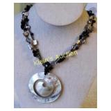 crystal & shell  necklace mop too 21"