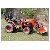 Kubota 4x4 w/ LA272 Loader