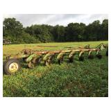 John Deere 2500 7 bottom plow John Deere 2500 7 bottom plow