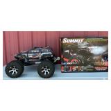 Summit Traxxas 4WD RC Monster Truck Summit Traxxas 4WD RC Monster Truck
