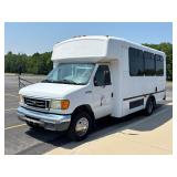 Lot #23 2006 Ford E-450 Cutaway Bus w/ Lift- 57k