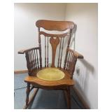 Oak spindel back rocker
