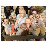 3042 - Plastic Articulated Dolls