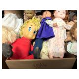 3046 - Lot of Plastic Disposable Dolls