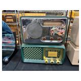 Nice Silvertone Teal Radio Nice Silvertone Teal Radio