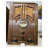 #90 Philco Model 37-61L Radio 