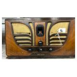 #96 Phoilco Tabletop Radio ( damage in speakers)