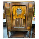 # 108 General Electric Standing Radio 