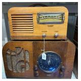 #112 Lot of 2 Tabletop Radios Incl. Firestone Air Chief , Parmak 