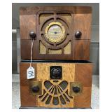 #114 Lot of 2 Tabletop Radios Incl. Truetone, Sivertone