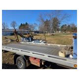 Custom with hydraulic rising aluminum flatbed