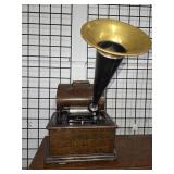Nice Edison Cylinder Phonograph with horn