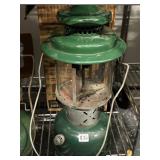 #832 Coleman Model 220E Green Gas Lantern w/ Box