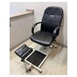 Lot #20 Hydraulic Pedicure Chair #1