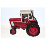 ERTL International 1586 Tractor