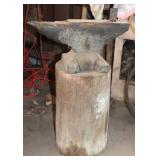 100 lbs anvil on stump