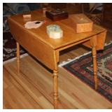 Sm. oak dropleaf kitchen table