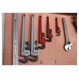 Pipe wrenches