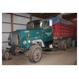 1976 900 Ford tandem axle truck