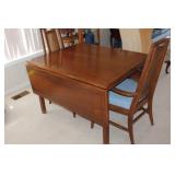 Dining room table w/ 4 chair and leaf