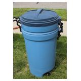 trash cans with lids
