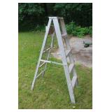Aluminum ladder