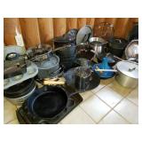Extensive Pots and Pans Cookware Group Extensive Pots and Pans Cookware Group