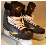 Pair of Easton Stealth 55S Size 8.5 Hockey Skates Pair of Easton Stealth 55S Size 8.5 Hockey Skates