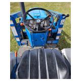 Ford -New Holland 1920 with 7308 Loader