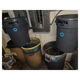 Group of Garbage Cans w/ Rubbermaid Brute