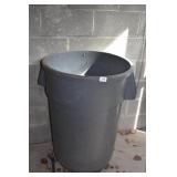 HEAVY DUTY GARBAGE CAN ON CASTERS