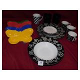 BLACK AND WHITE CUPS AND DISHES MIKASA, STRIP