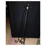 METAL EASEL TWISTED METAL ROD BRACE